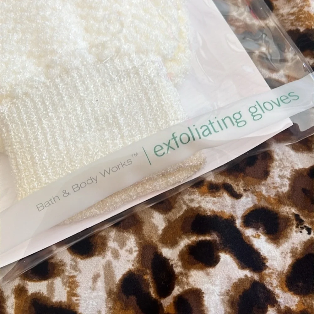 Brand New Bath & Body Works VINTAGE Exfoliating Nylon Bath Gloves Off White